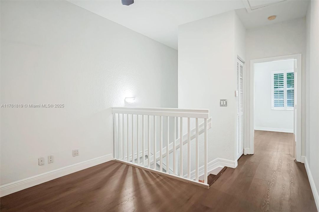 Недавно продано: $499,000 (3 спален, 2 ванн, 1669 Квадратных фут)