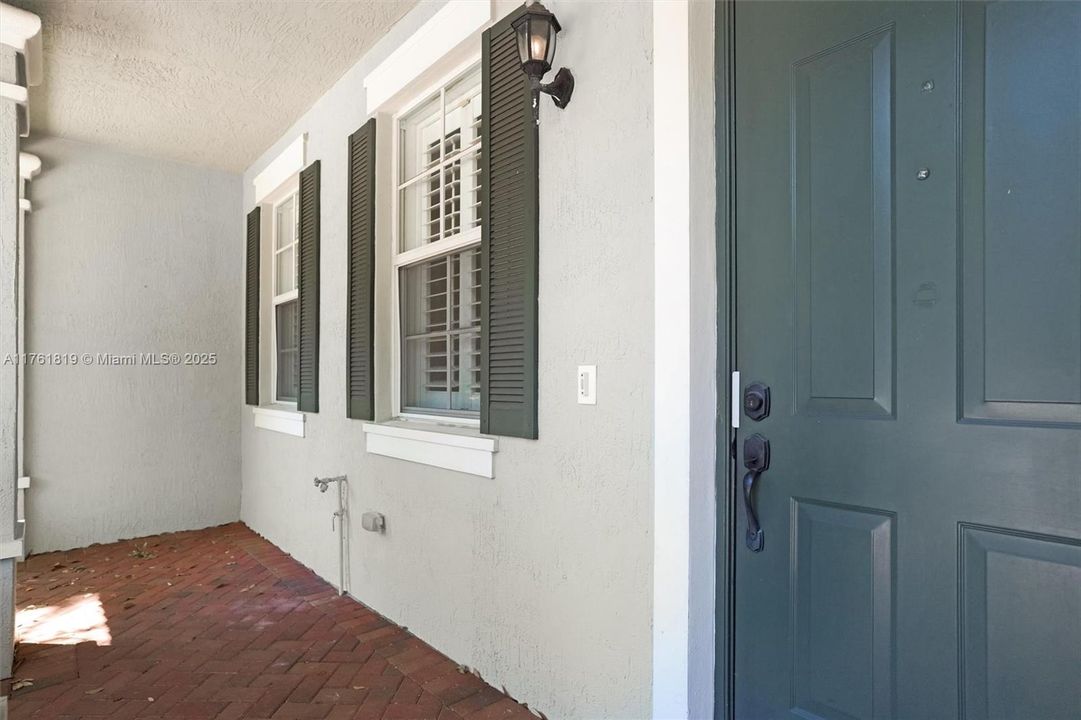 Недавно продано: $499,000 (3 спален, 2 ванн, 1669 Квадратных фут)