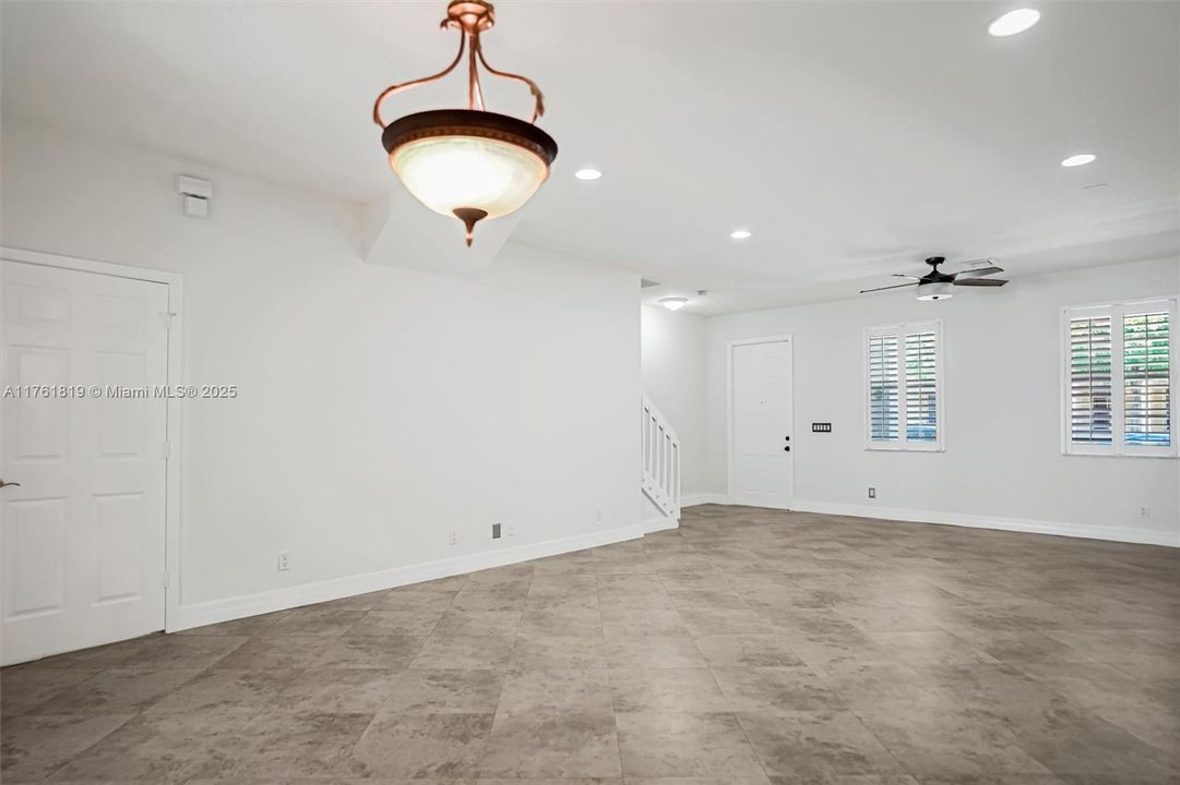 Недавно продано: $499,000 (3 спален, 2 ванн, 1669 Квадратных фут)