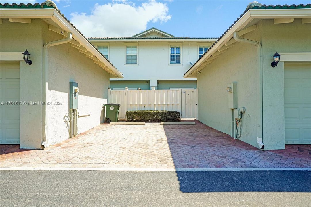 Недавно продано: $499,000 (3 спален, 2 ванн, 1669 Квадратных фут)