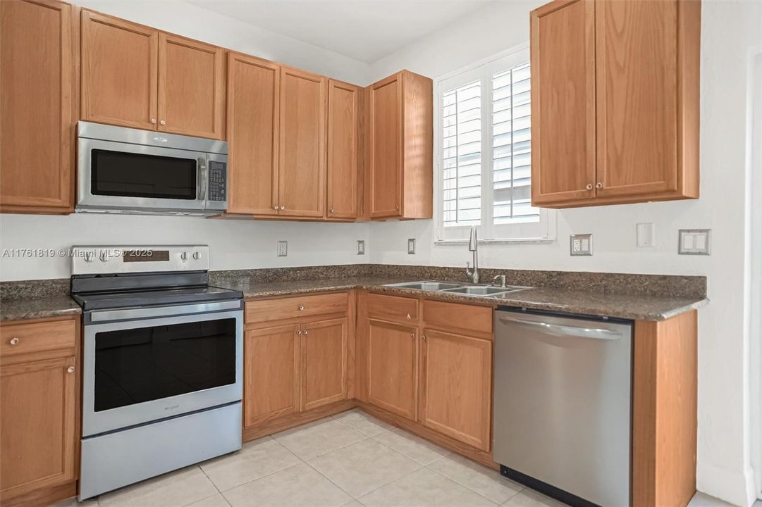 Недавно продано: $499,000 (3 спален, 2 ванн, 1669 Квадратных фут)