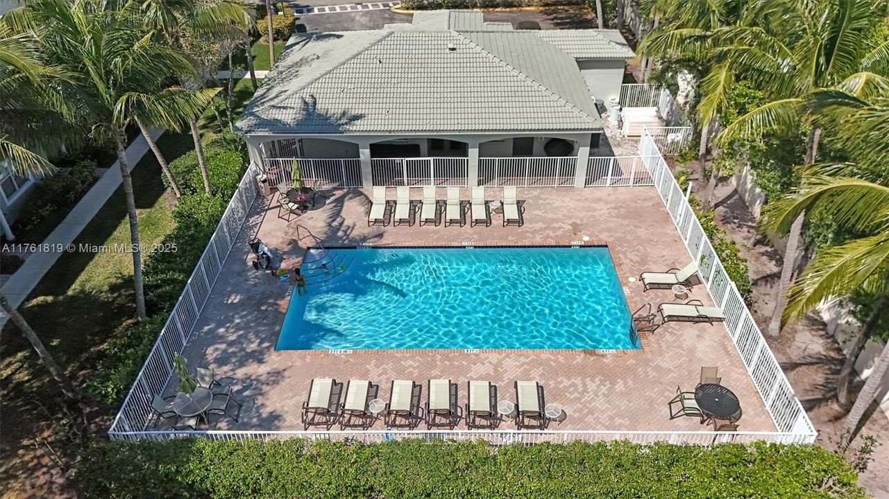 Недавно продано: $499,000 (3 спален, 2 ванн, 1669 Квадратных фут)