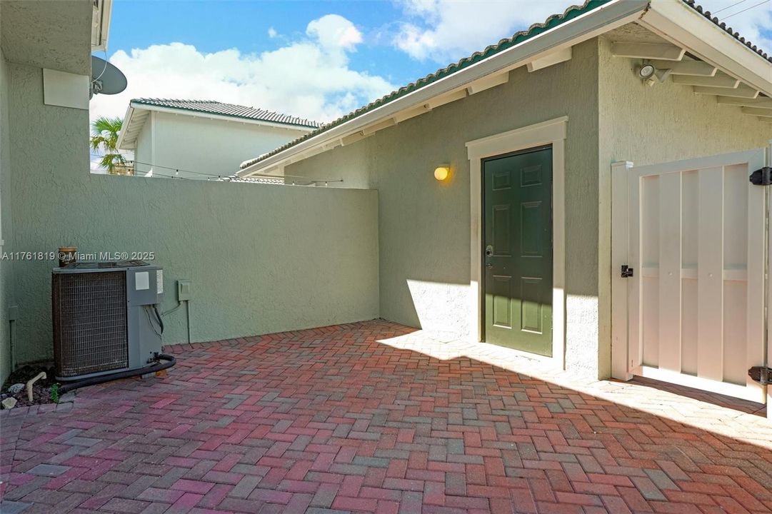 Недавно продано: $499,000 (3 спален, 2 ванн, 1669 Квадратных фут)