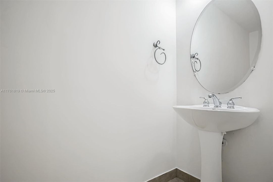 Недавно продано: $499,000 (3 спален, 2 ванн, 1669 Квадратных фут)