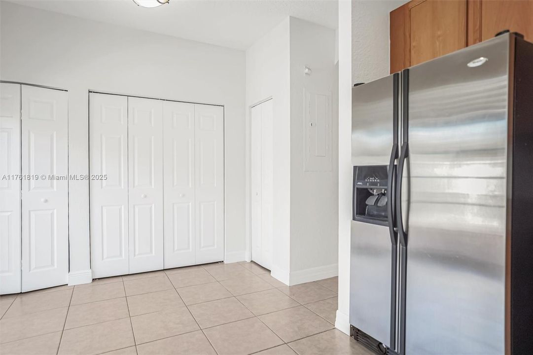 Недавно продано: $499,000 (3 спален, 2 ванн, 1669 Квадратных фут)