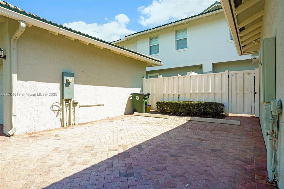 Недавно продано: $499,000 (3 спален, 2 ванн, 1669 Квадратных фут)