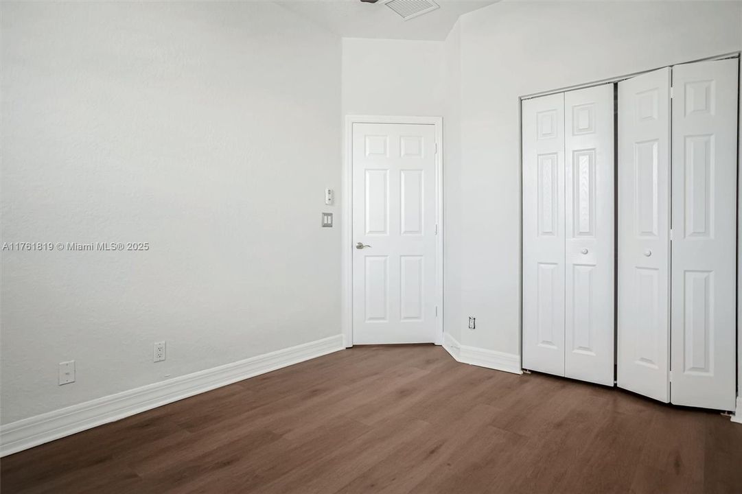 Недавно продано: $499,000 (3 спален, 2 ванн, 1669 Квадратных фут)