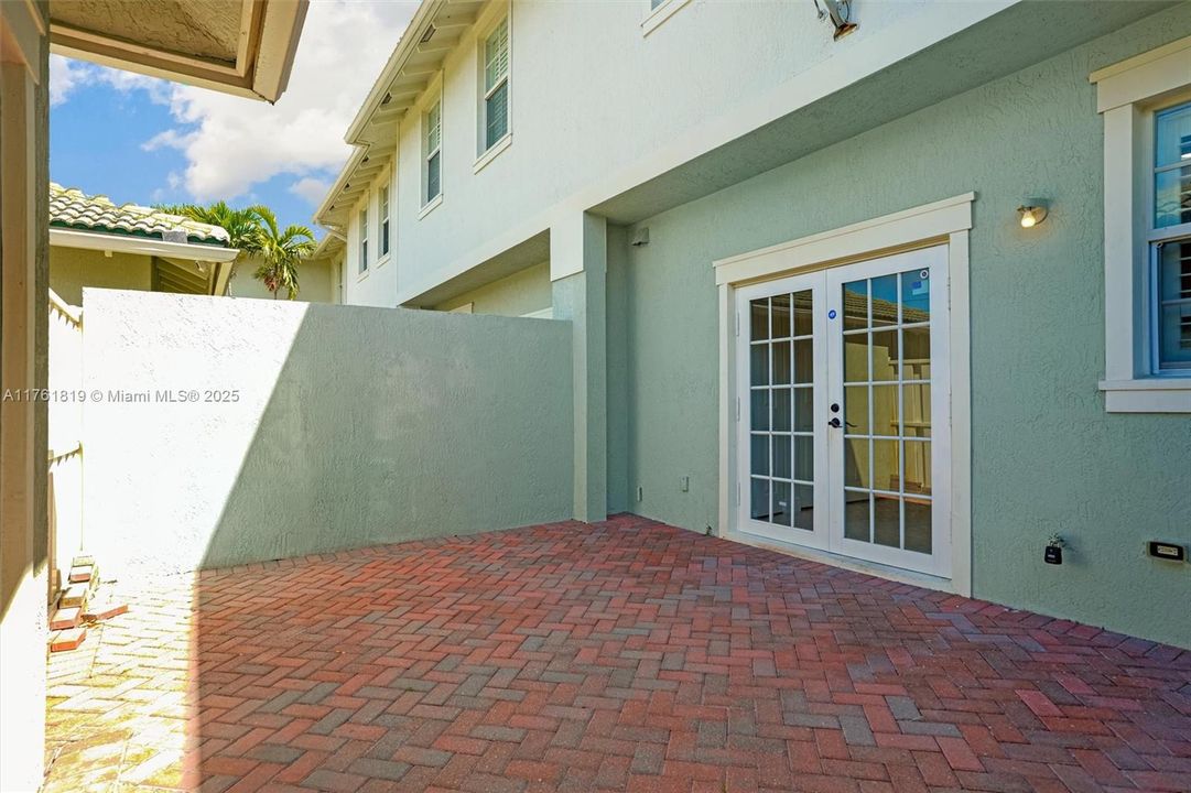 Недавно продано: $499,000 (3 спален, 2 ванн, 1669 Квадратных фут)