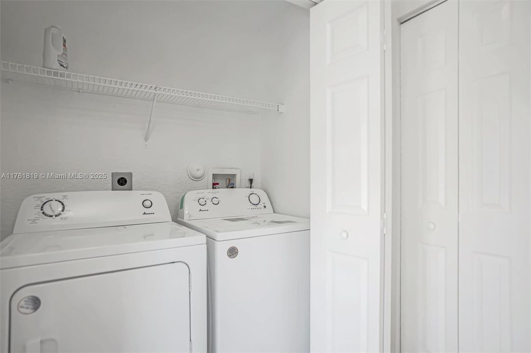 Недавно продано: $499,000 (3 спален, 2 ванн, 1669 Квадратных фут)