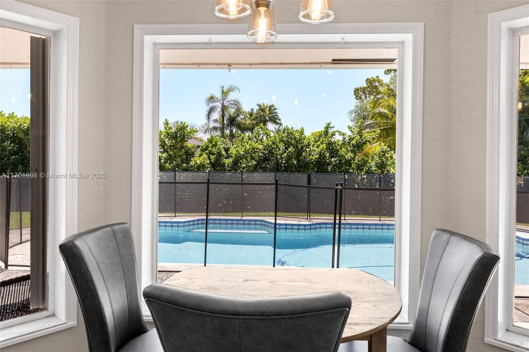 最近售出: $1,250,000 (4 贝兹, 3 浴室, 3007 平方英尺)