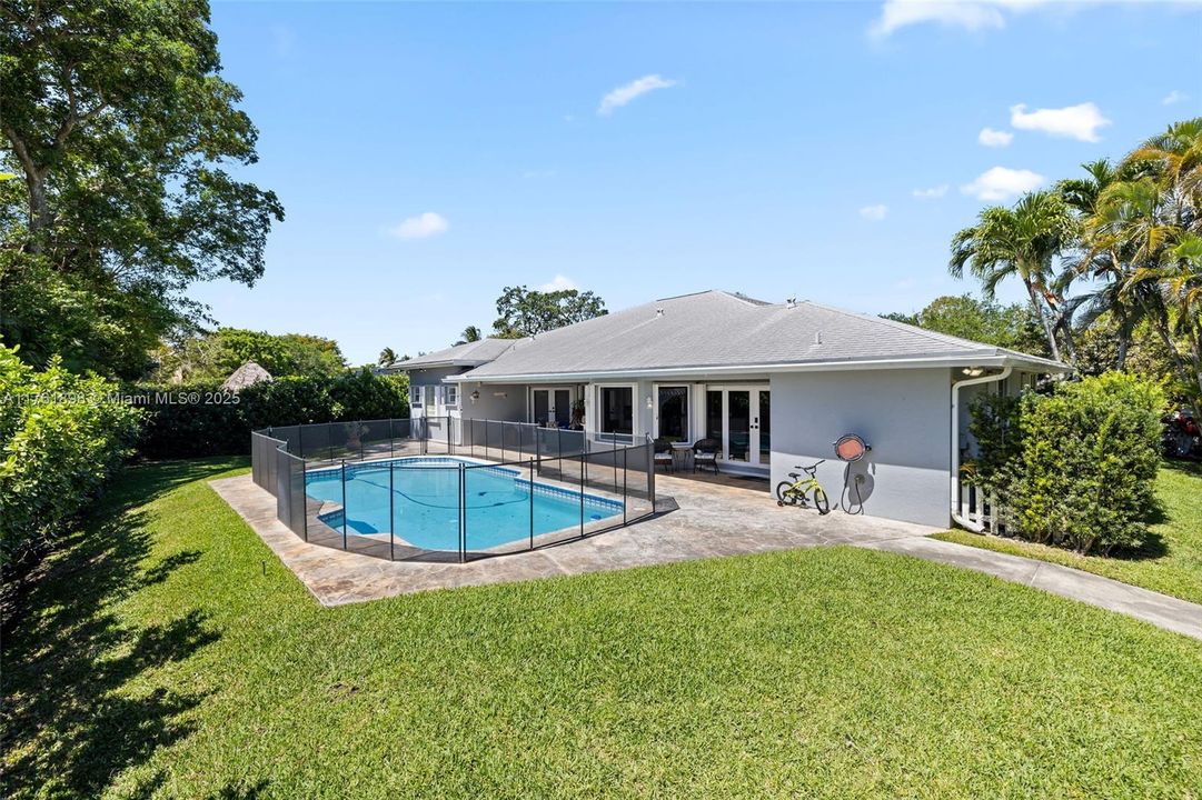 最近售出: $1,250,000 (4 贝兹, 3 浴室, 3007 平方英尺)