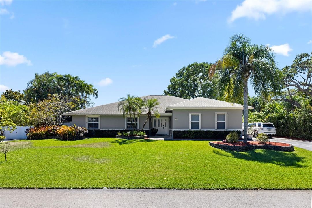 最近售出: $1,250,000 (4 贝兹, 3 浴室, 3007 平方英尺)