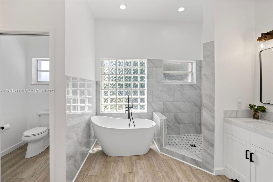 最近售出: $1,250,000 (4 贝兹, 3 浴室, 3007 平方英尺)