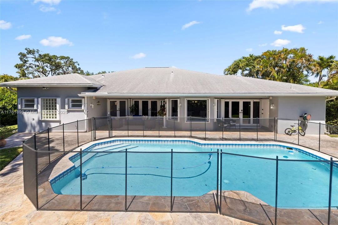 最近售出: $1,250,000 (4 贝兹, 3 浴室, 3007 平方英尺)