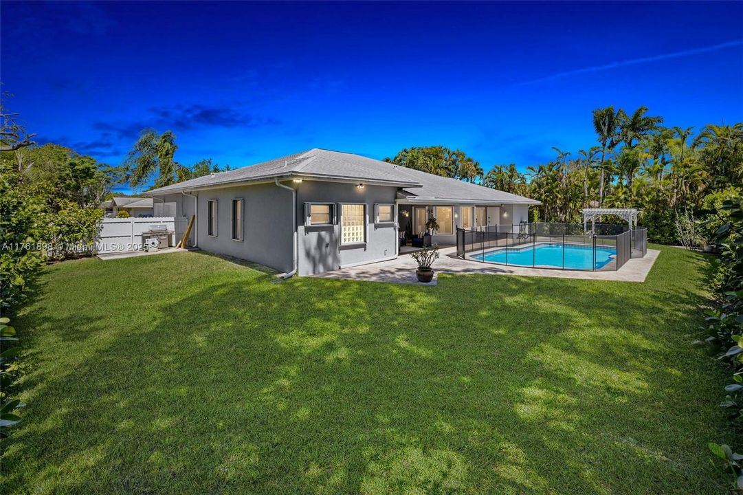 最近售出: $1,250,000 (4 贝兹, 3 浴室, 3007 平方英尺)