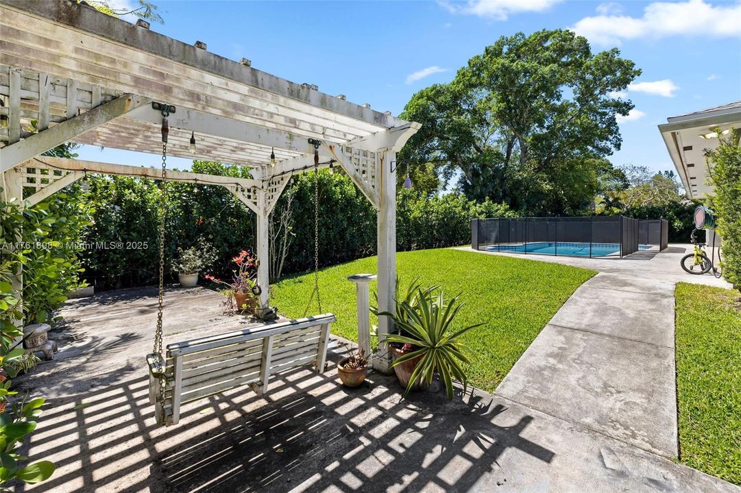 最近售出: $1,250,000 (4 贝兹, 3 浴室, 3007 平方英尺)