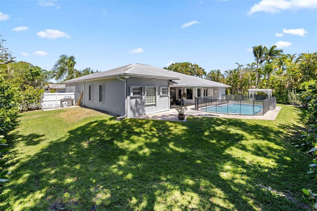 最近售出: $1,250,000 (4 贝兹, 3 浴室, 3007 平方英尺)