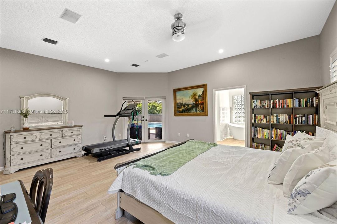 最近售出: $1,250,000 (4 贝兹, 3 浴室, 3007 平方英尺)