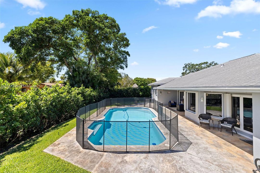 最近售出: $1,250,000 (4 贝兹, 3 浴室, 3007 平方英尺)