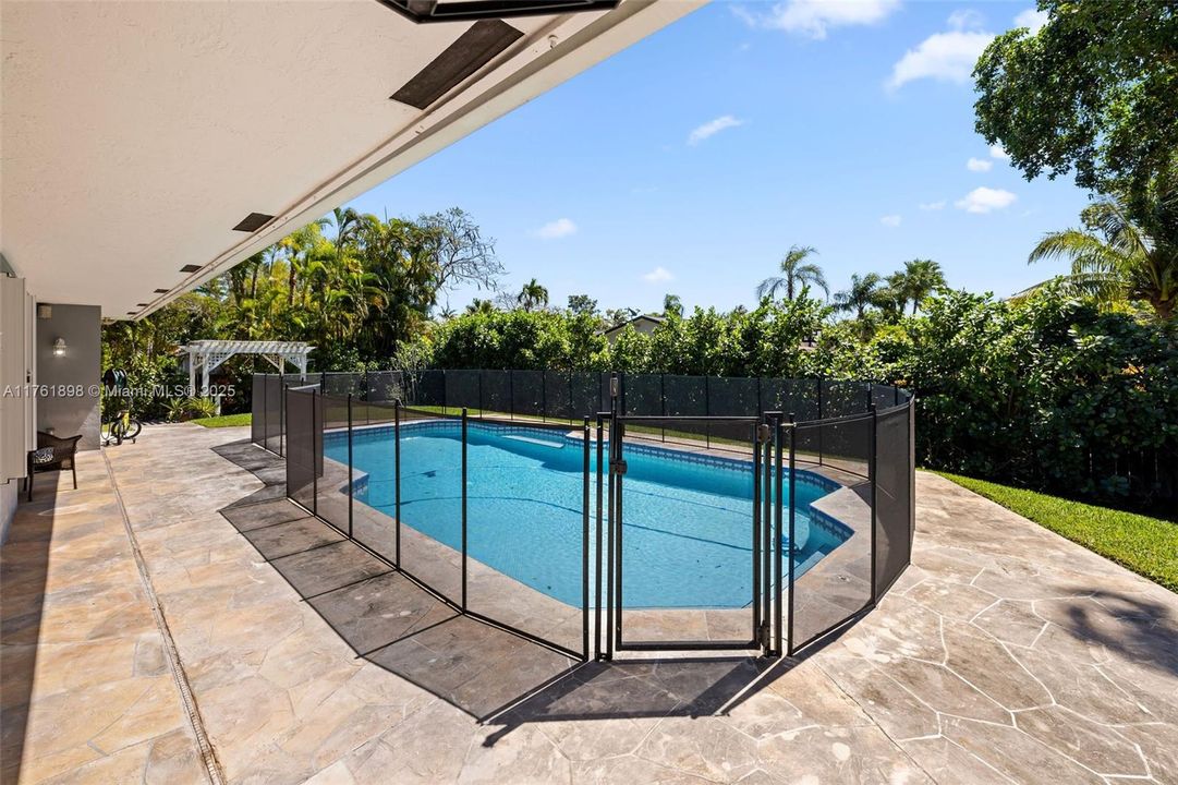 最近售出: $1,250,000 (4 贝兹, 3 浴室, 3007 平方英尺)