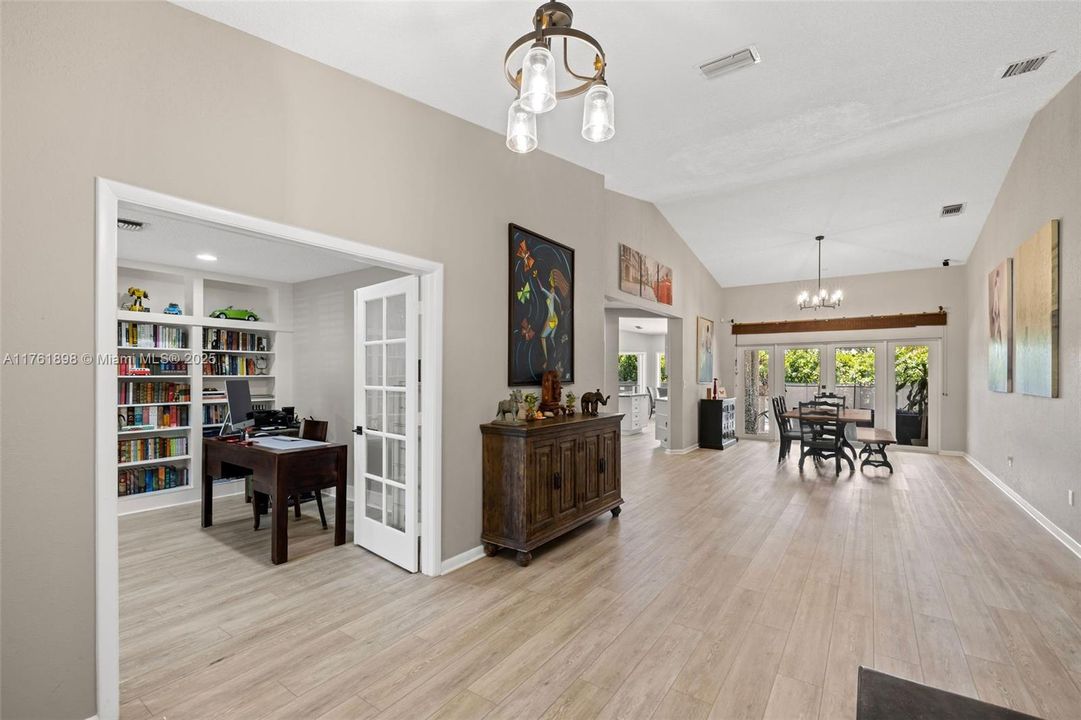 最近售出: $1,250,000 (4 贝兹, 3 浴室, 3007 平方英尺)