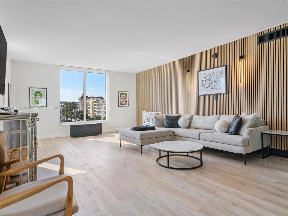 Vendido Recientemente: $559,770 (2 camas, 2 baños, 1335 Pies cuadrados)