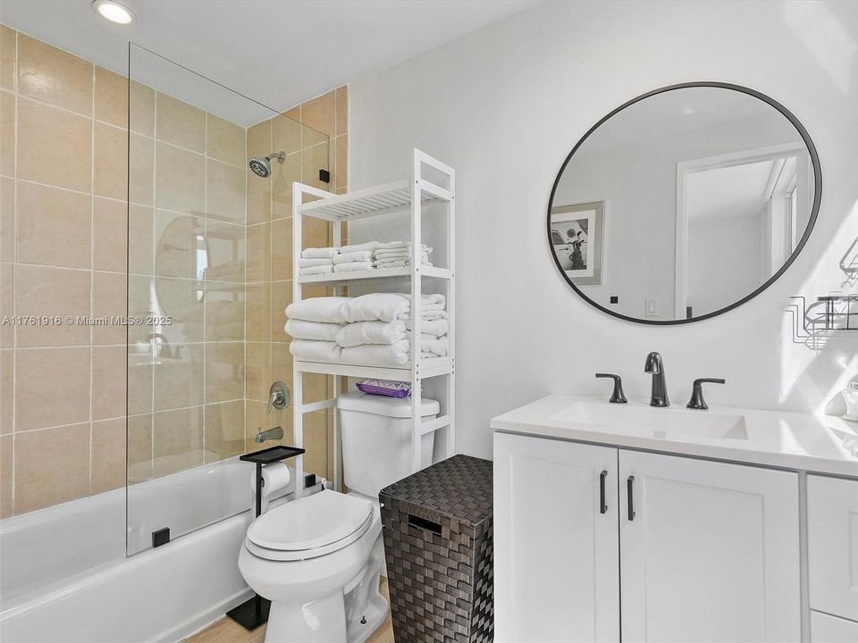 Vendido Recientemente: $559,770 (2 camas, 2 baños, 1335 Pies cuadrados)