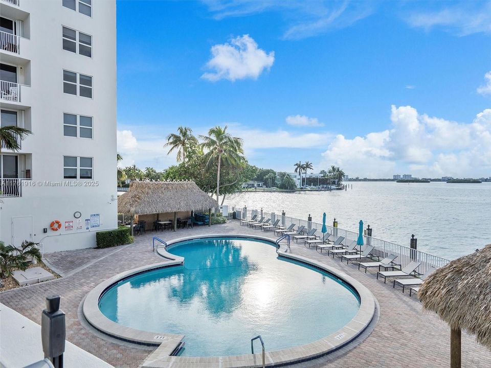 Vendido Recientemente: $559,770 (2 camas, 2 baños, 1335 Pies cuadrados)