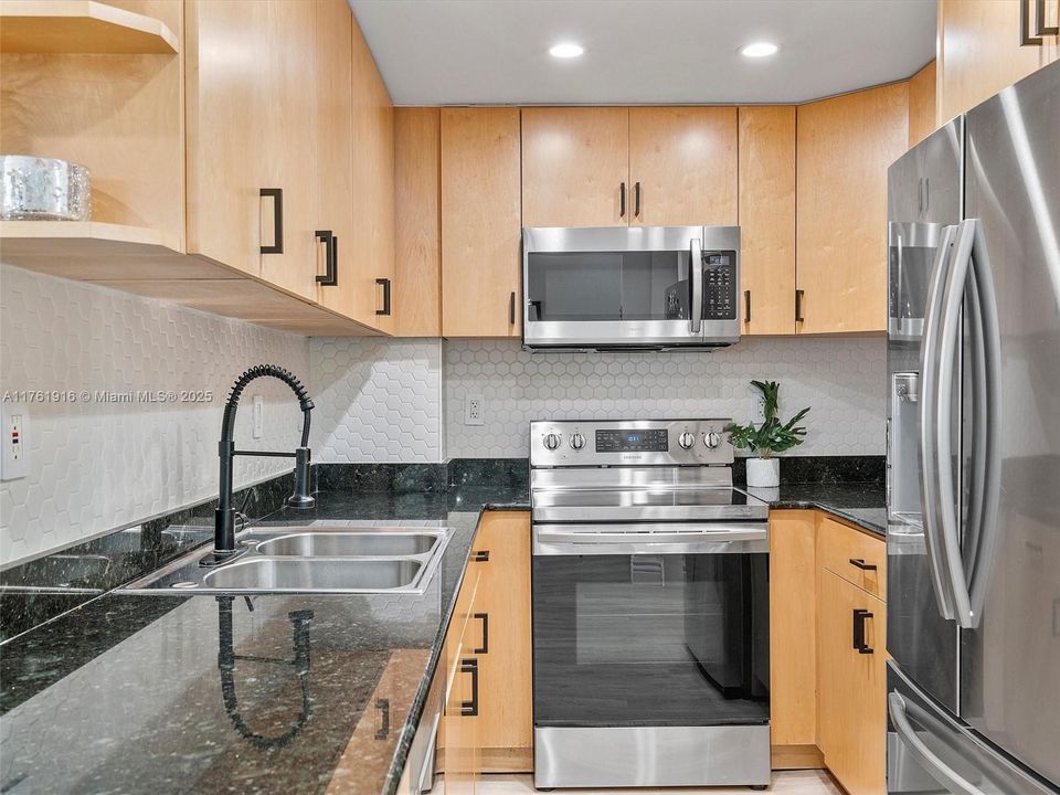 Vendido Recientemente: $559,770 (2 camas, 2 baños, 1335 Pies cuadrados)