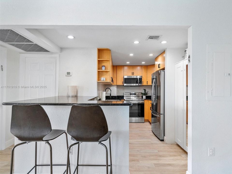 Vendido Recientemente: $559,770 (2 camas, 2 baños, 1335 Pies cuadrados)