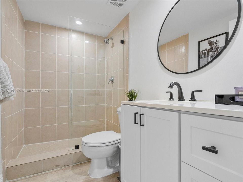 Vendido Recientemente: $559,770 (2 camas, 2 baños, 1335 Pies cuadrados)