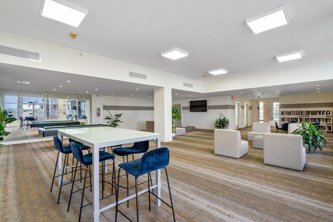 Vendido Recientemente: $559,770 (2 camas, 2 baños, 1335 Pies cuadrados)