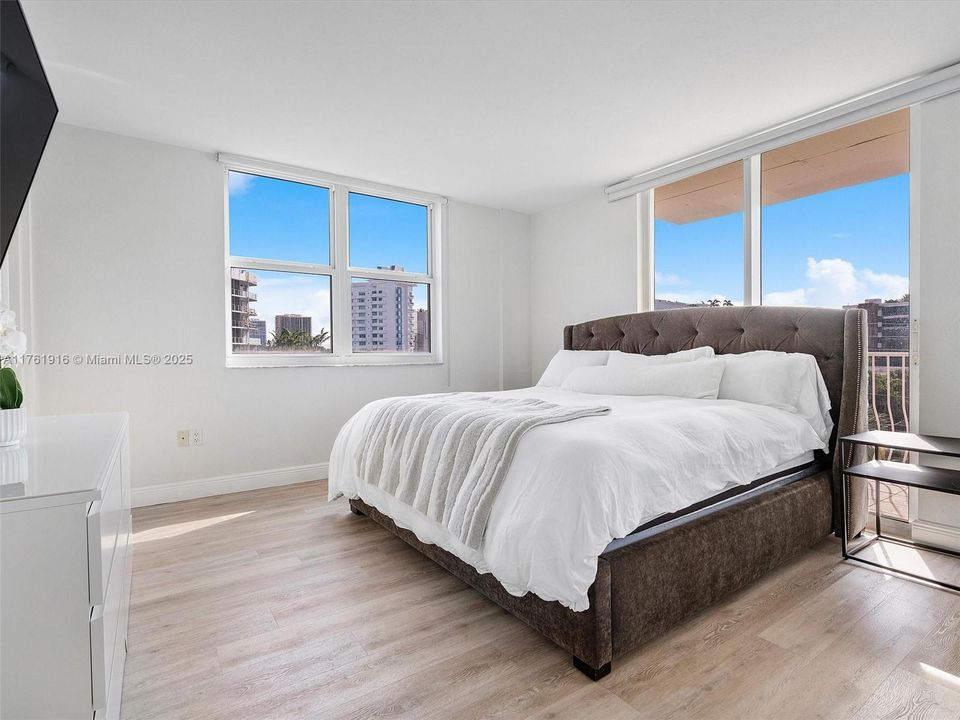 Vendido Recientemente: $559,770 (2 camas, 2 baños, 1335 Pies cuadrados)