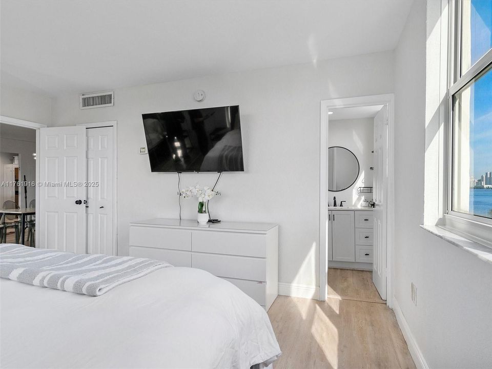 Vendido Recientemente: $559,770 (2 camas, 2 baños, 1335 Pies cuadrados)