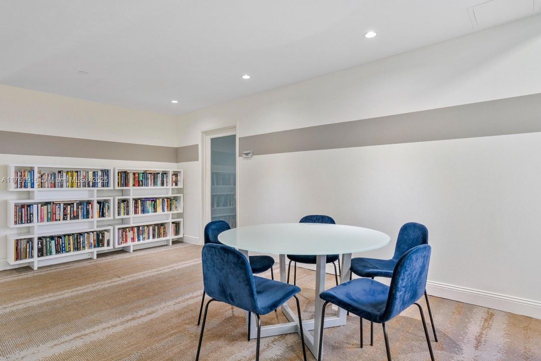 Vendido Recientemente: $559,770 (2 camas, 2 baños, 1335 Pies cuadrados)