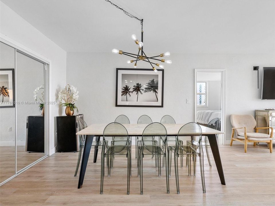 Vendido Recientemente: $559,770 (2 camas, 2 baños, 1335 Pies cuadrados)