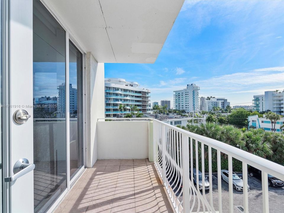 Vendido Recientemente: $559,770 (2 camas, 2 baños, 1335 Pies cuadrados)