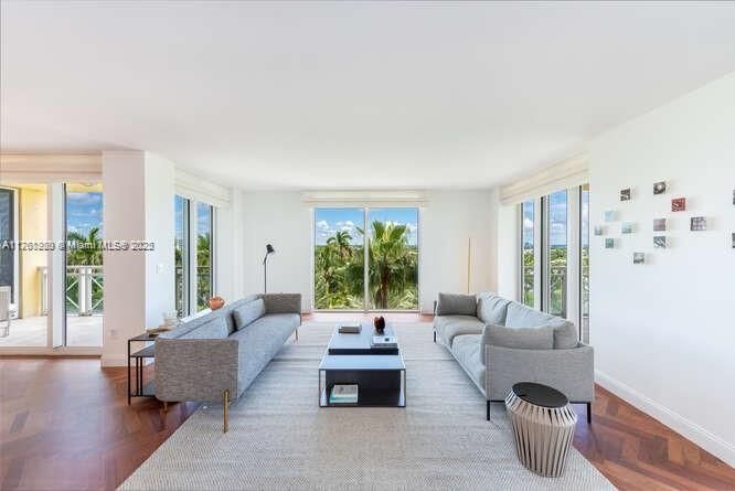 Recently Sold: $2,980,000 (3 beds, 3 baths, 2950 Square Feet)