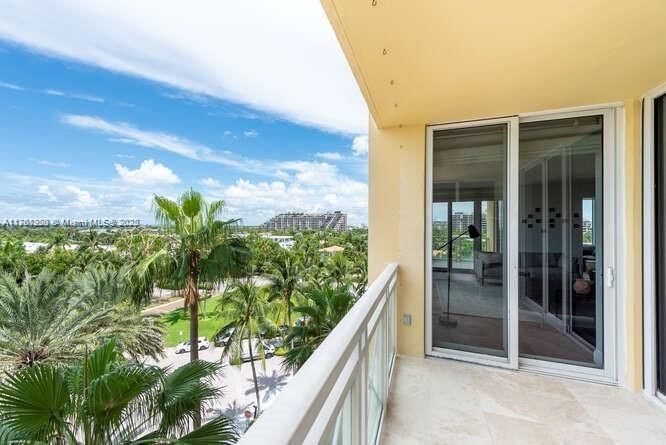 Recently Sold: $2,980,000 (3 beds, 3 baths, 2950 Square Feet)