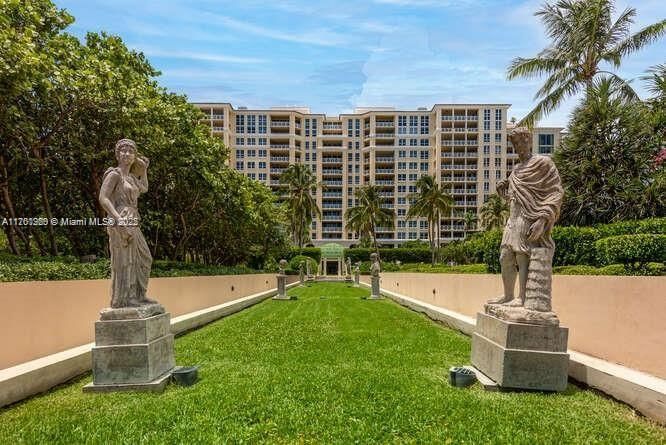 Recently Sold: $2,980,000 (3 beds, 3 baths, 2950 Square Feet)