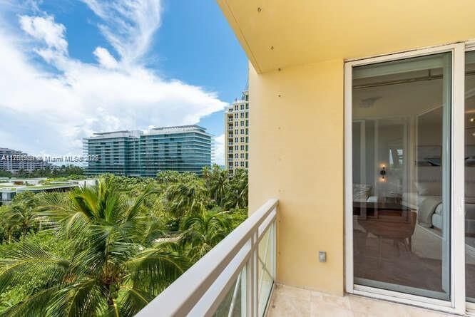 Recently Sold: $2,980,000 (3 beds, 3 baths, 2950 Square Feet)