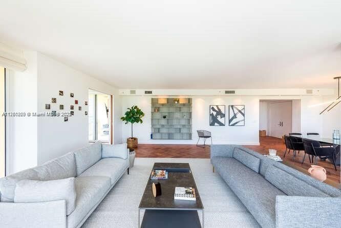 Recently Sold: $2,980,000 (3 beds, 3 baths, 2950 Square Feet)