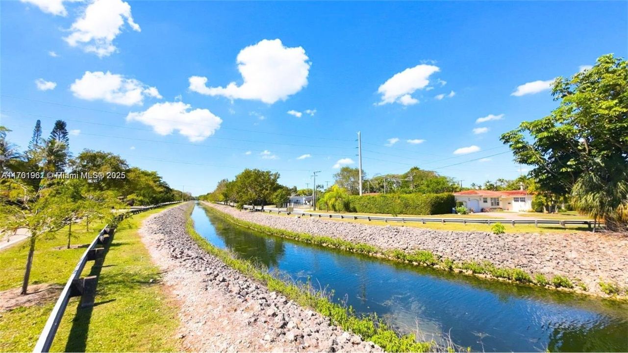 最近售出: $950,000 (3 贝兹, 3 浴室, 1634 平方英尺)