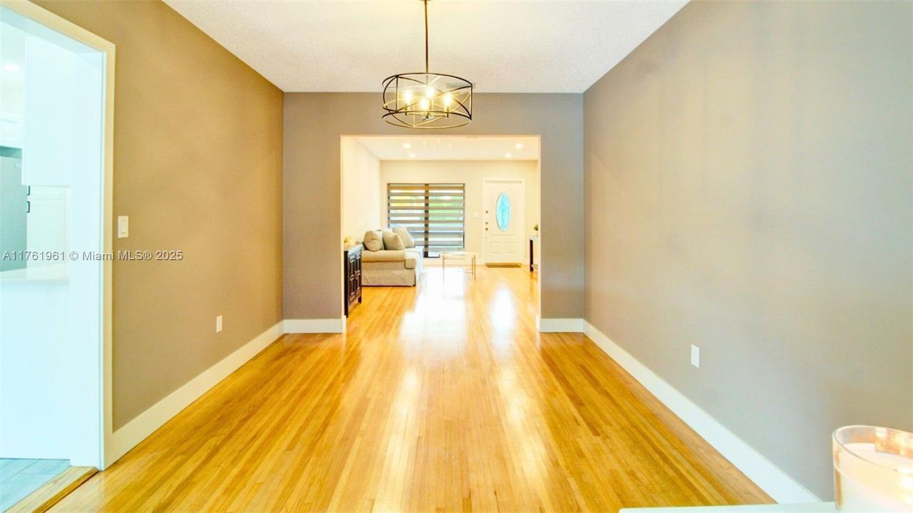 最近售出: $950,000 (3 贝兹, 3 浴室, 1634 平方英尺)