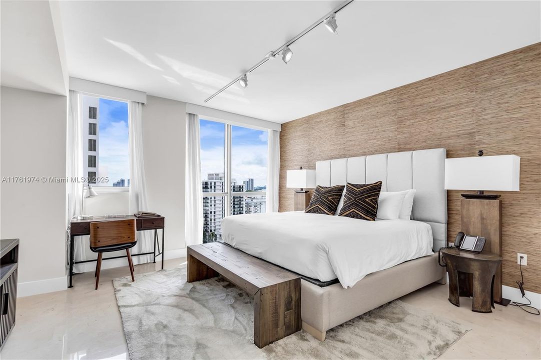 For Sale: $2,850,000 (2 beds, 2 baths, 1162 Square Feet)