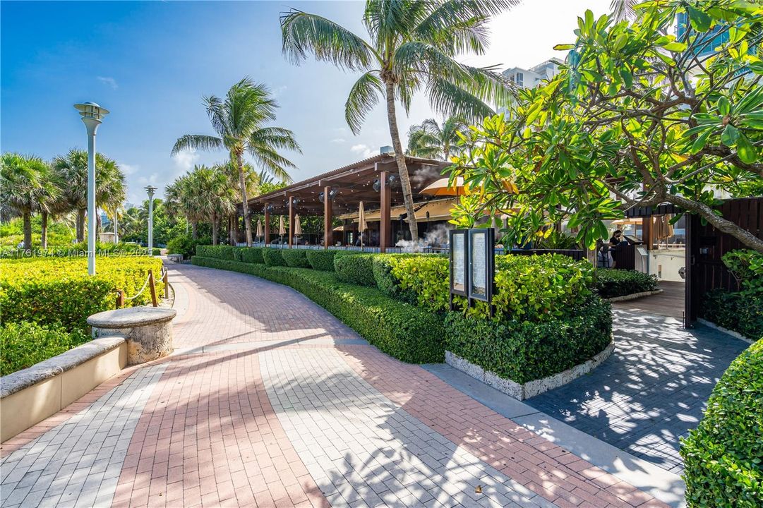 For Sale: $2,850,000 (2 beds, 2 baths, 1162 Square Feet)