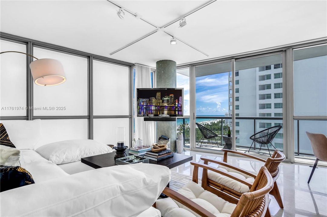 For Sale: $2,850,000 (2 beds, 2 baths, 1162 Square Feet)