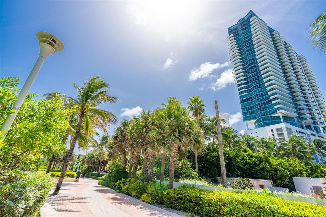 For Sale: $2,850,000 (2 beds, 2 baths, 1162 Square Feet)