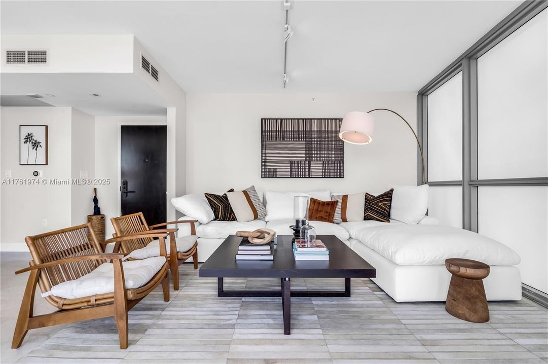 For Sale: $2,850,000 (2 beds, 2 baths, 1162 Square Feet)