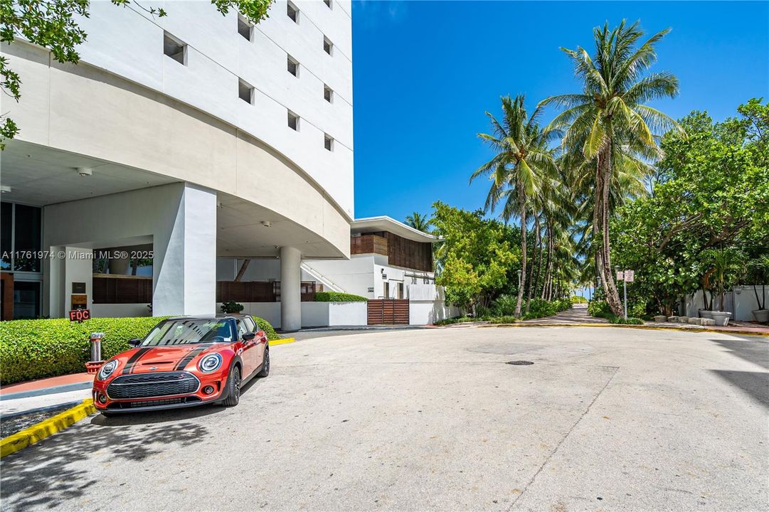 For Sale: $2,850,000 (2 beds, 2 baths, 1162 Square Feet)